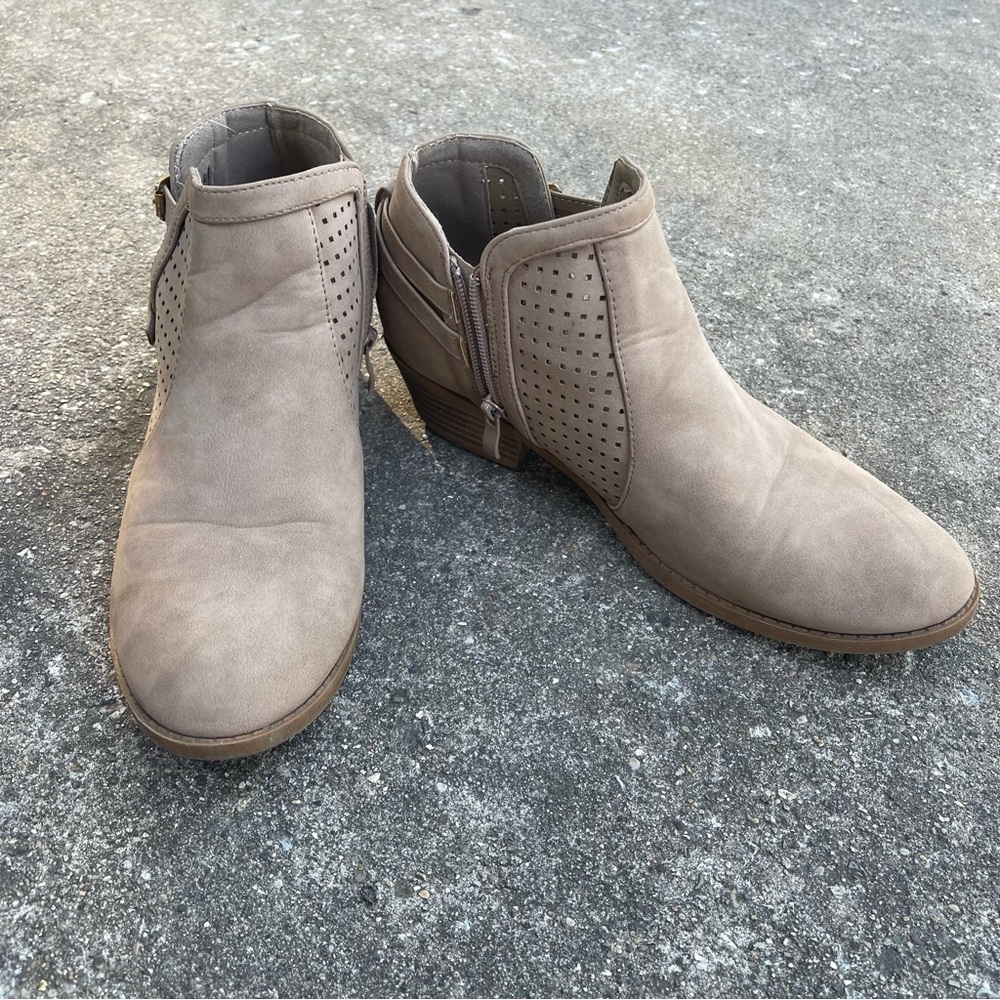 Womens Cut Out Booties Size 10